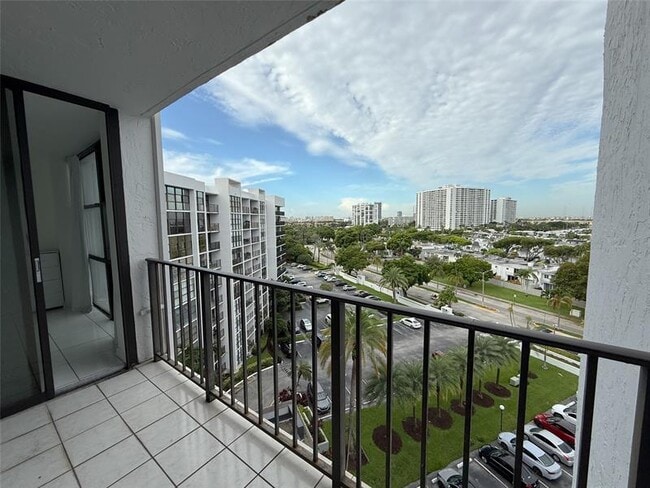 Photo - 800 Parkview Dr Unidad 903 Rental