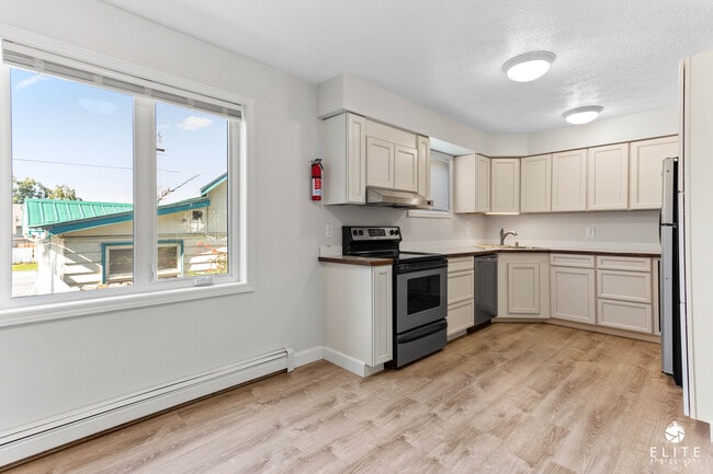 Photo - 1009 E 9th Ave Unit B