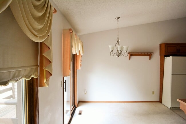 Dining room - 2002 Mesabi Ave