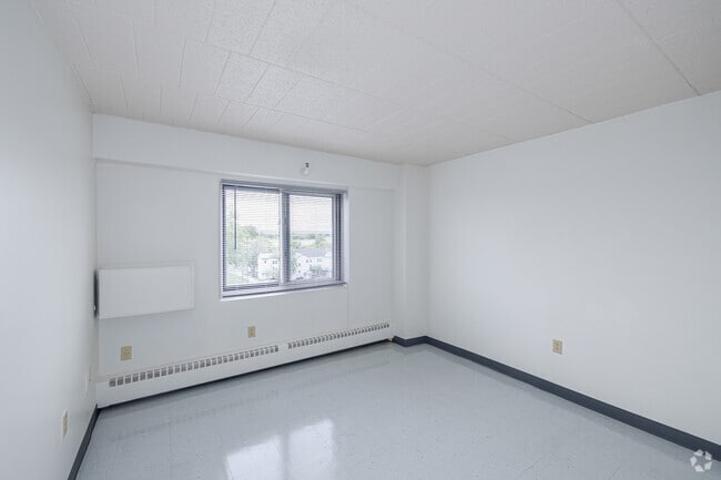 1BR, 1BA - 495SF - Bedroom