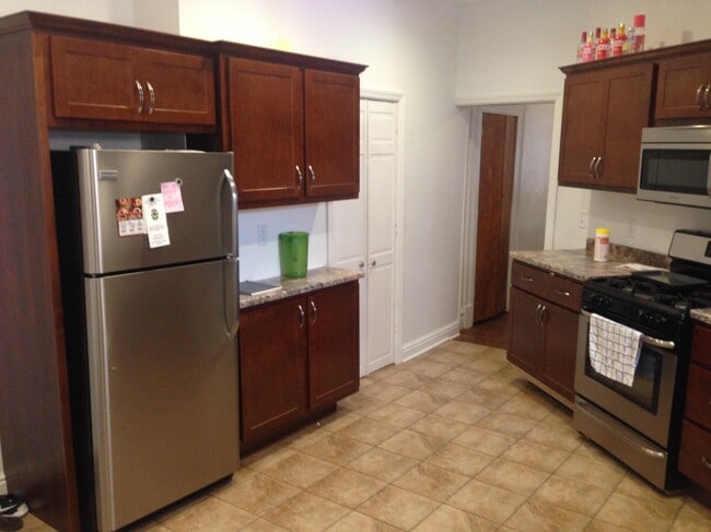 2126 Sarah St