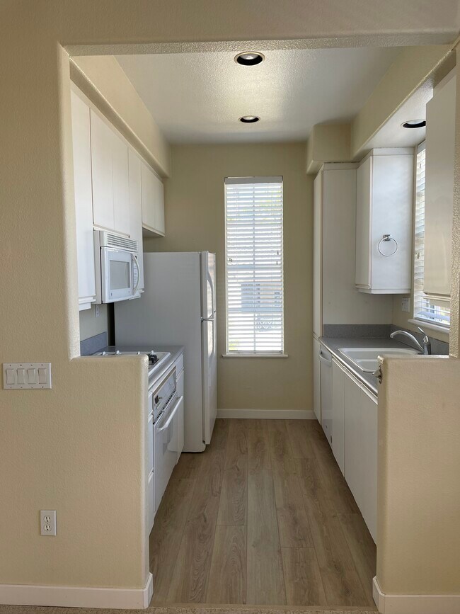 Photo - 3613 Bernwood Pl Unidad 3613 Bernwood Pl  92