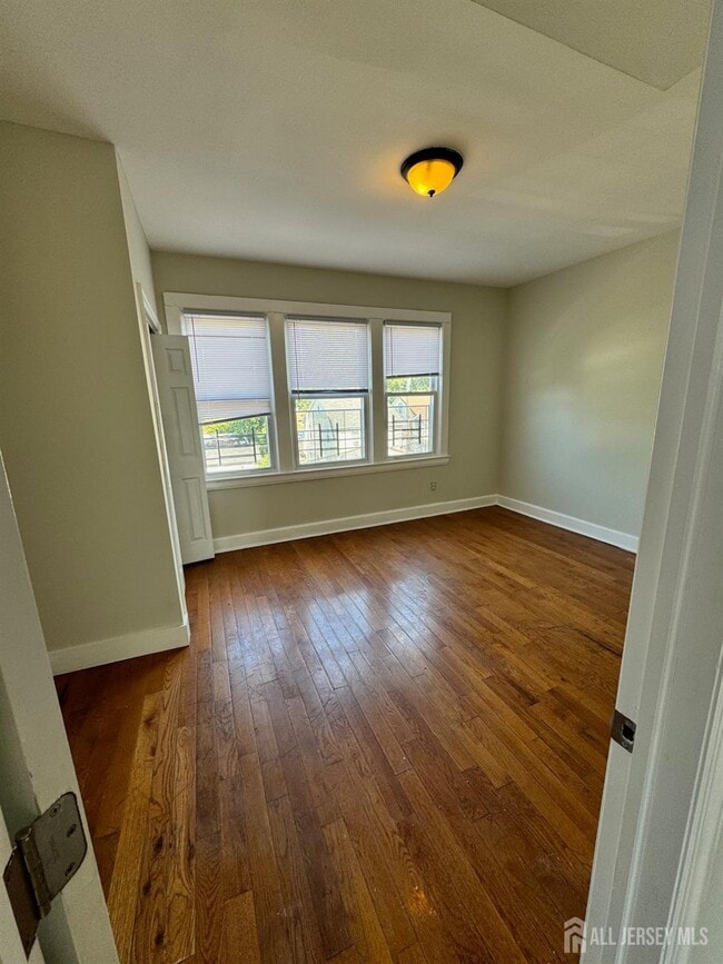 Photo - 123 University Pl