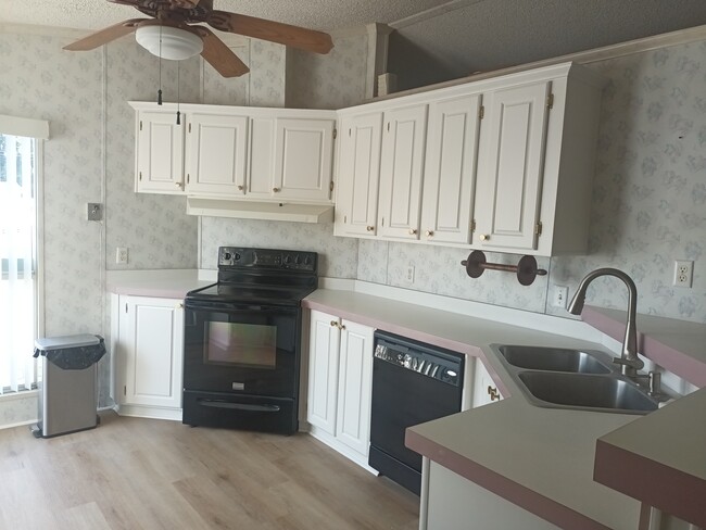 Photo - 841 W Colonial Cir