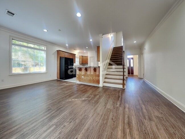 Photo - 1015 Warwick Pl