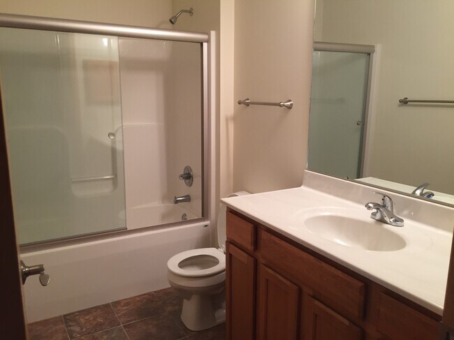 Photo - 102 Kennebeck Ct Apartments Unit 3