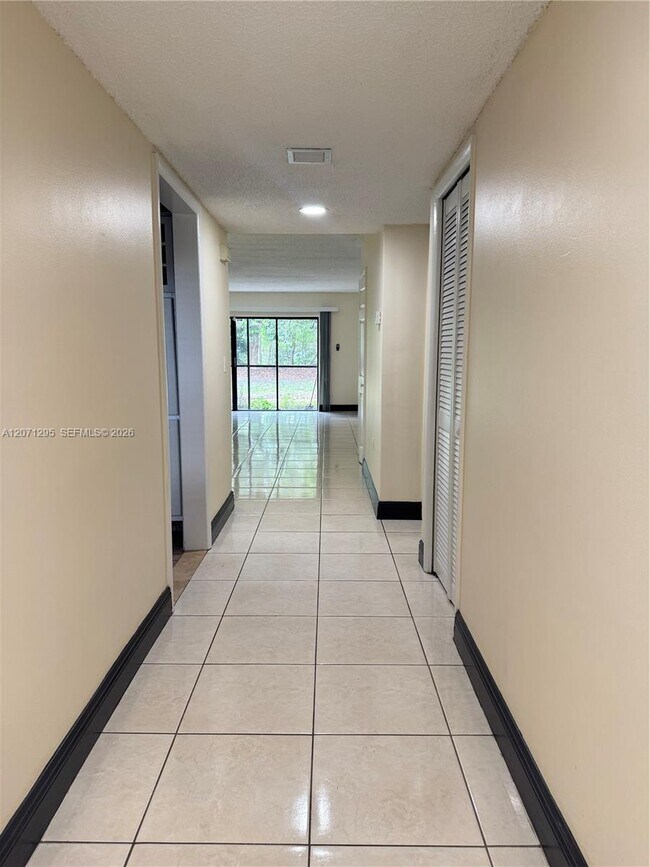 Photo - 215 Lakeview Dr Unidad 105