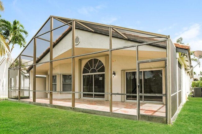 Building Photo - 18031 SW 18th St Rental