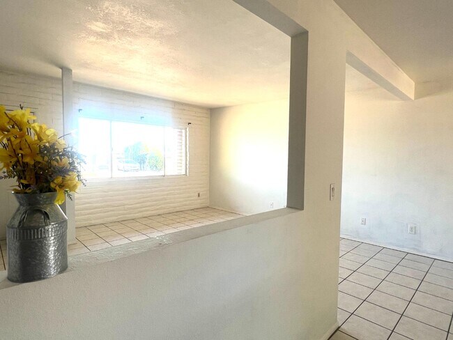 Photo - 2328 W Las Lomitas