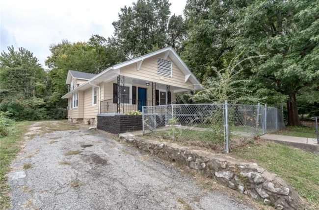 ADORABLE 3 bedroom 1 bathroom home in KCMO... - ADORABLE 3 bedroom 1 bathroom home in KCMO...