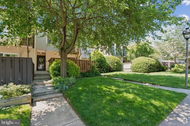 Building Photo - 1662 Valencia Way Rental