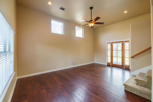 Photo - 2102 Laura Ct