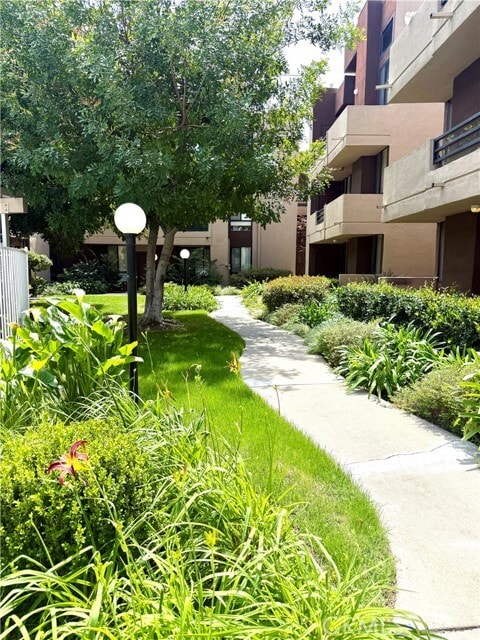 Photo - 7826 Topanga Canyon Blvd