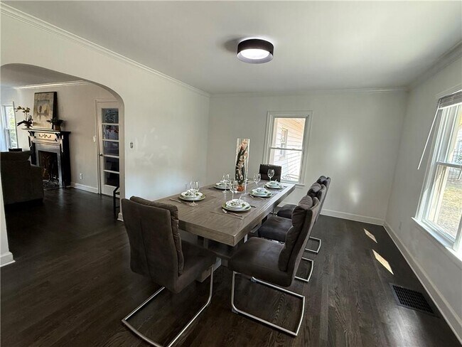 Photo - 1140 Goodwin Pl NE