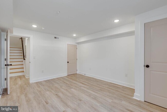 Photo - 3842 Fairmount Ave