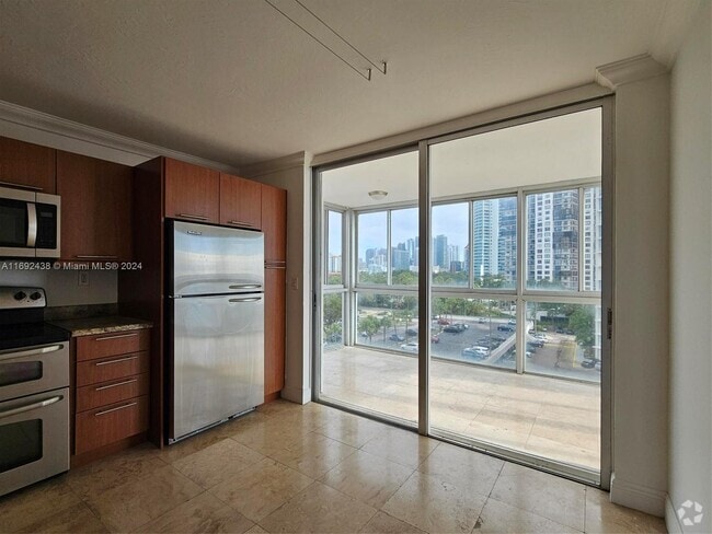 Building Photo - 145 SE 25th Rd Unit 804 Rental