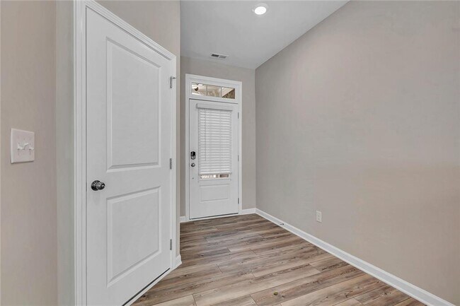 Photo - 1376 Elderwood Way