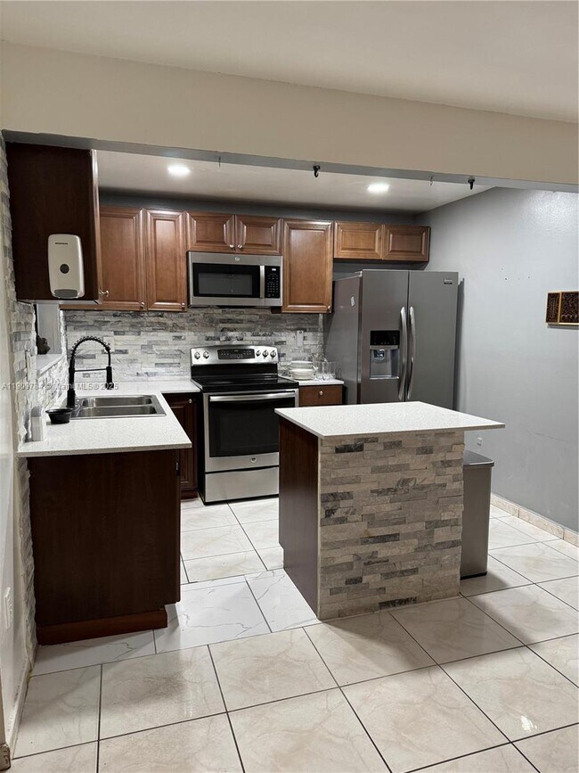 Photo - 6025 SW 133rd Ct