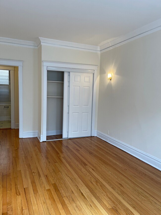 Photo - 6964 Sheridan N Rd Unidad ONE BEDROOM- 3B