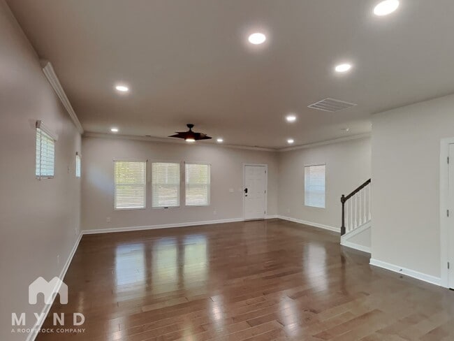 Photo - 3325 Lisburn St