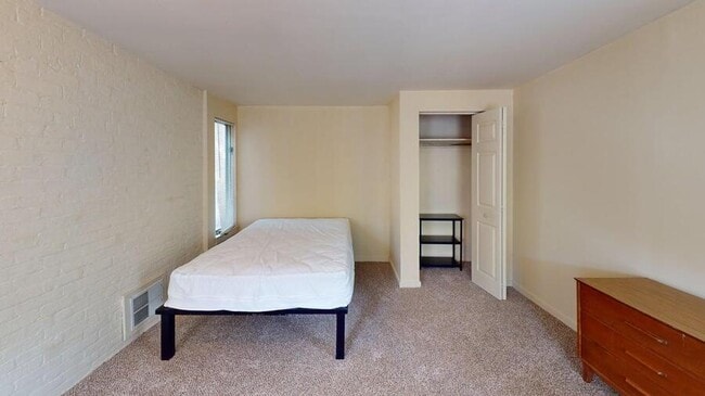 Photo - 319 Catherine St