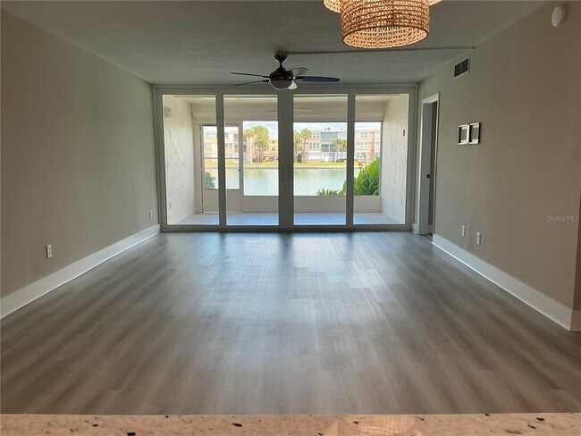 Photo - 7645 Sun Island Dr S Unit 101