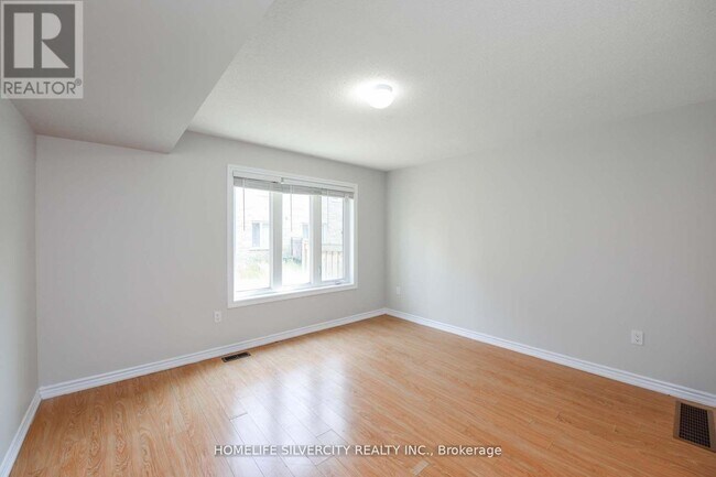 Photo - 7 Miami Grove