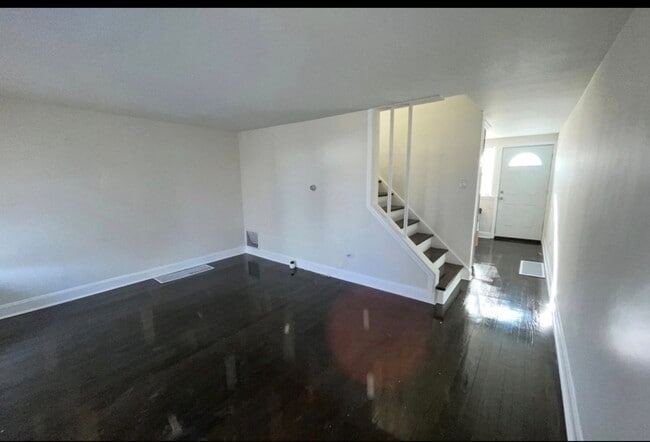 113 E 37th Pl
