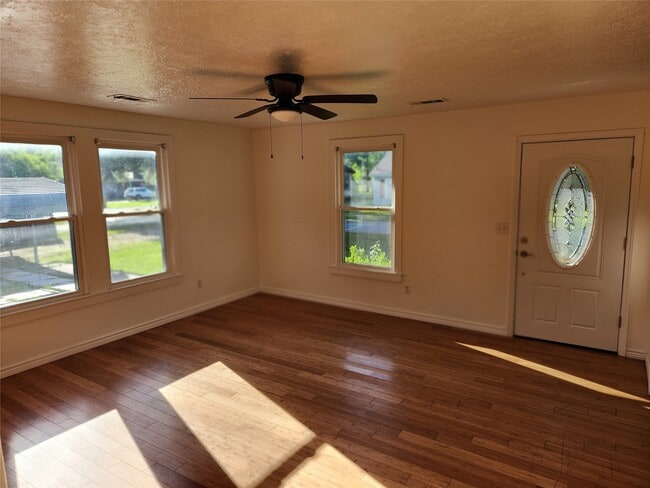 Photo - 505 Connie St