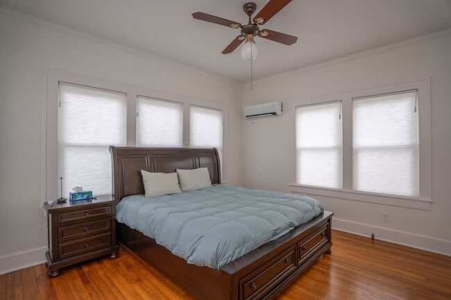 Photo - 303 N Woodrow St