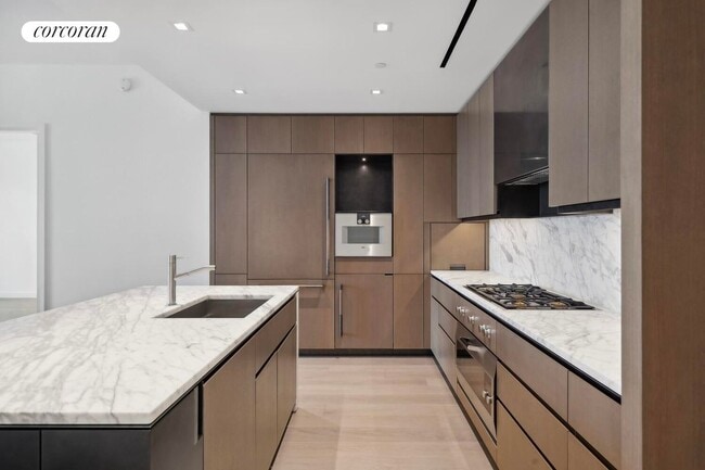 Photo - 555 W 22nd St