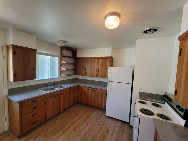 Photo - Lovely 2 Bed + 1 Bath in Forest Grove!! Near Pacific University!! Updated in 2021 + Pet-Friendly!! Unit 1628