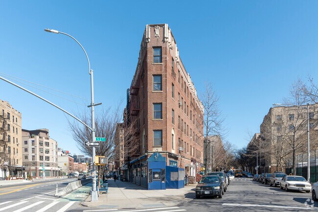 Photo - 335 S 2nd St