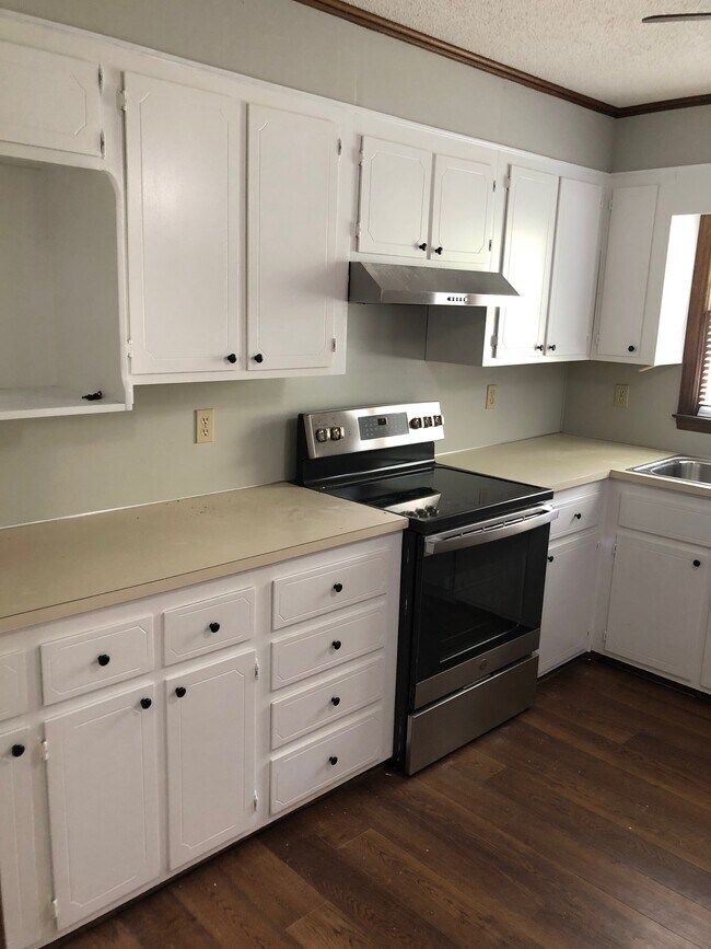 Photo - 826 Hillcroft Pl