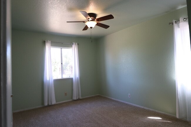 Photo - Great Southpoint Estates Home