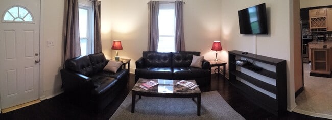 Photo - 4 Bedroom House, close to downtown and 3 3 campus's