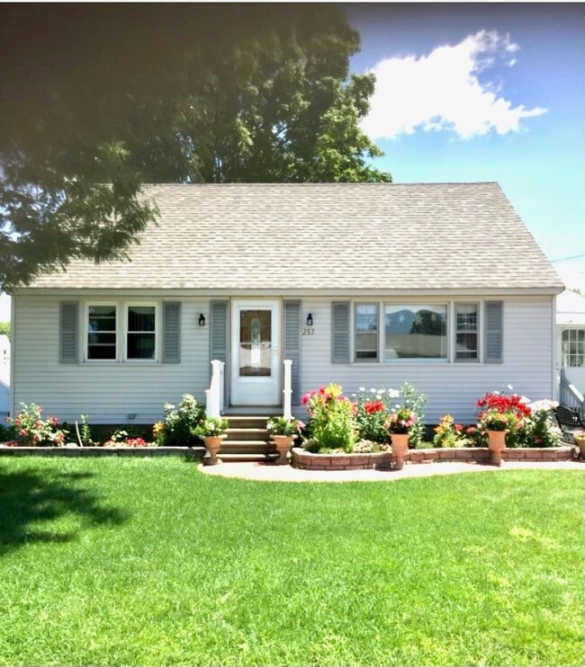Photo - 257 Gray St