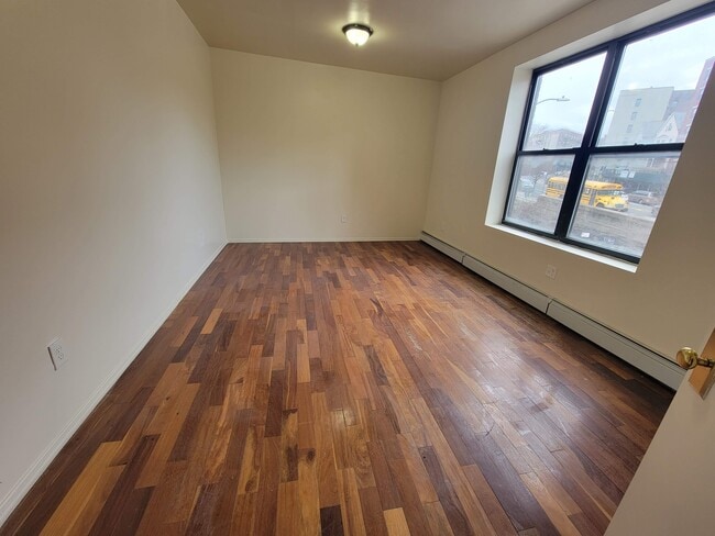 Photo - 43 W 177th St