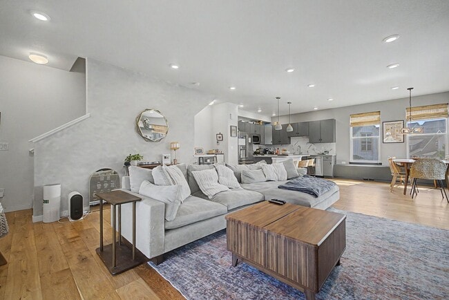 Photo - 570 W Amherst Ave