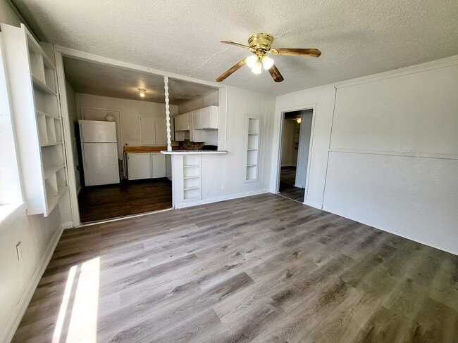 Building Photo - 1509 Sycamore St Unit B