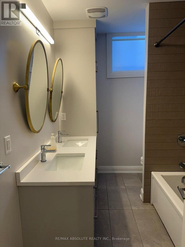 Photo - 270 Byron Ave Unité 0