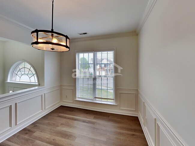 Photo - 5016 Saunders Ter