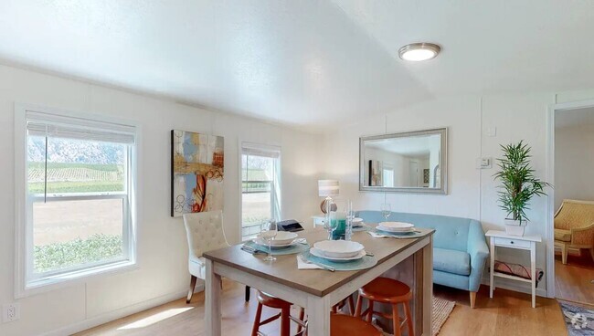 Building Photo - 2365 Washington St Unit 2 Bedroom-Vineyard Views Rental