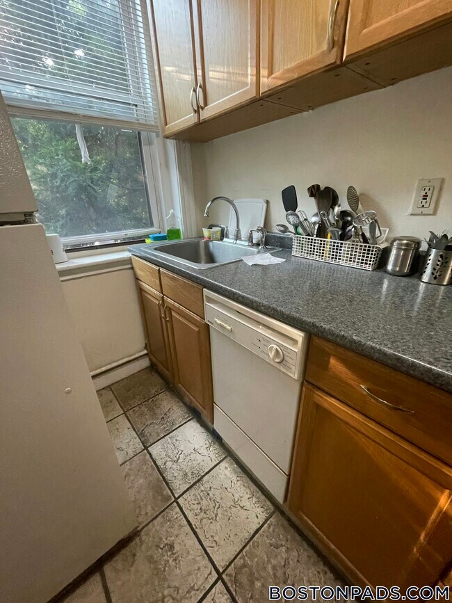 360 Riverway Unit 4