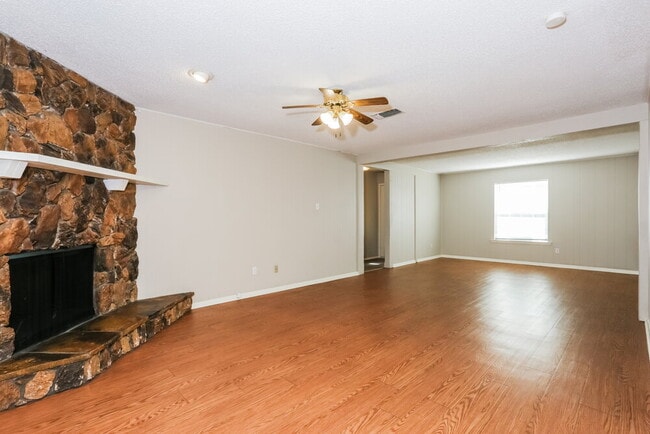 Photo - 1307 Columbine Ct