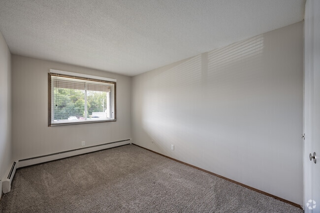 2BR, 1BA - 1,034SF - Second Bedroom