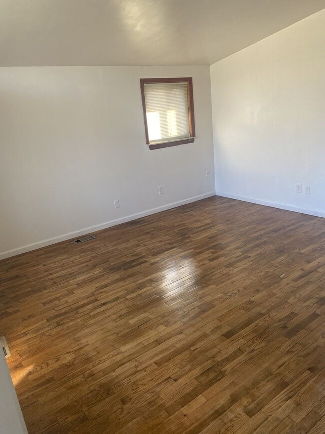 Photo - Cute with open floor plan, 3 bedroom, 1 ba...