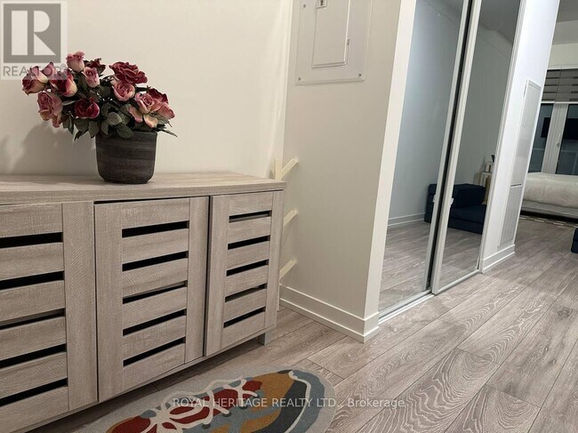 Photo - 2020 Bathurst St