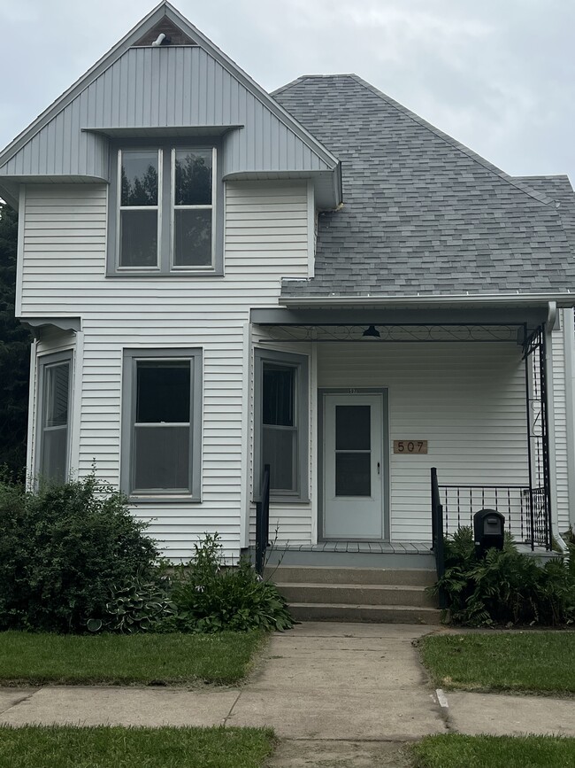 Building Photo - 507 Center Ave Rental
