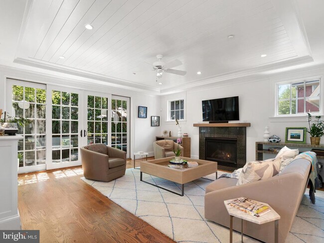 Photo - 4400 Elm St